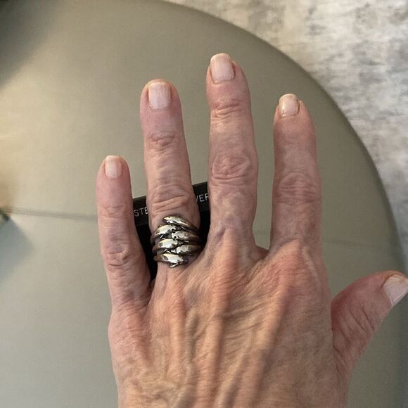 Vintage Sterling Silver Dolphin Ring. in Original Packaging. Size 7. - Picture 2 of 8